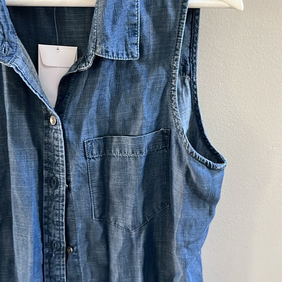 Banana republic sleeveless chambray - Picture 3 of 6